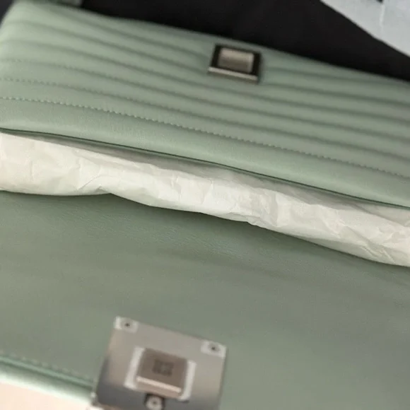 ✨ Givenchy 4G Soft Baguette – Celadon – BRAND NEW – Full Set + Cardholder ✨ - Picture 6 of 9